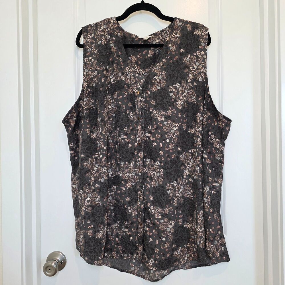Maurices 4XL Sleeveless Flowy Top V Neck Dark Floral Office Career Boho Plus